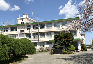 神奈川県立平塚江南高等学校の校舎外観
