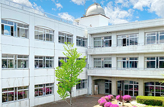 宮城県仙台向山高等学校の校舎外観2